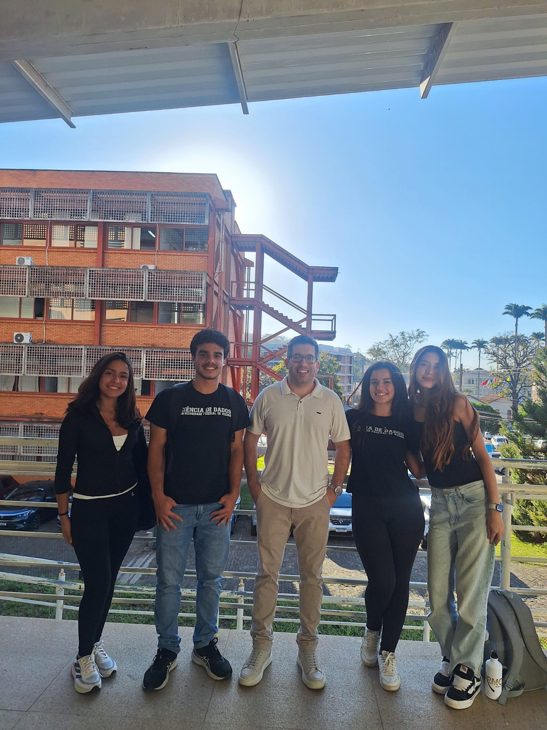 Estudantes e coordenador do Curso de Ciência de Dados da UFV na Mostra Universitária